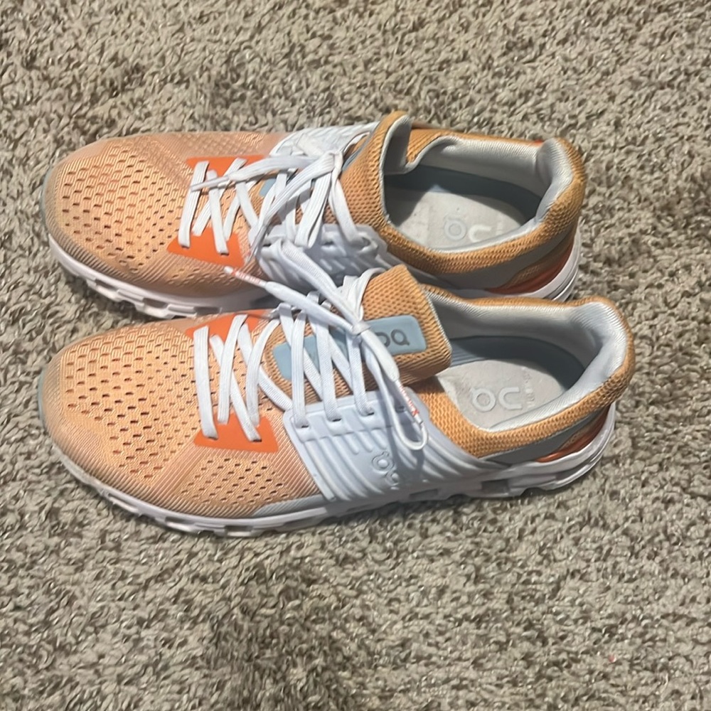 Women’s on cloud shoes!